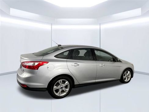 Used 2013 Ford Focus SE FWD image 9