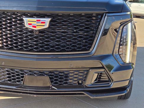 Certified 2025 Cadillac Escalade V w/ LPO, ONYX Package AWD/4WD image 6