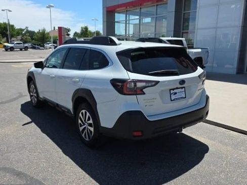 Used 2023 Subaru Outback Premium AWD/4WD image 3