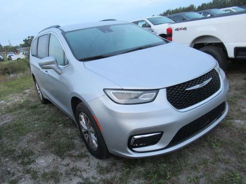 Used 2022 Chrysler Pacifica Touring-L AWD/4WD image 1