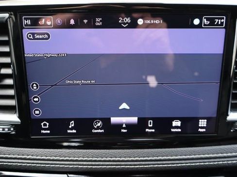 Used 2025 Chrysler Pacifica Limited FWD image 7
