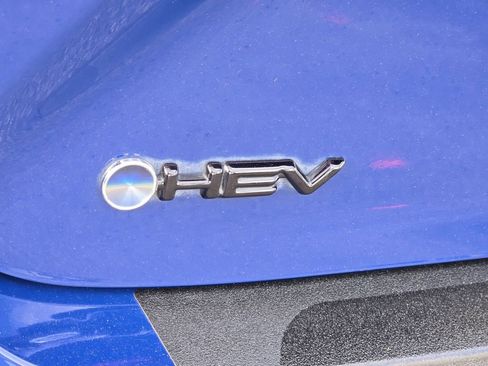 Used 2025 Toyota Camry SE w/ Convenience Package image 9