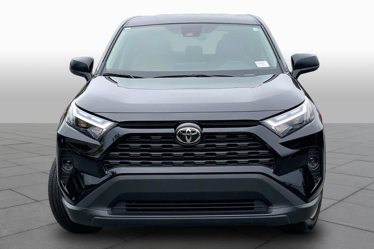 Used 2025 Toyota RAV4 LE FWD image 4