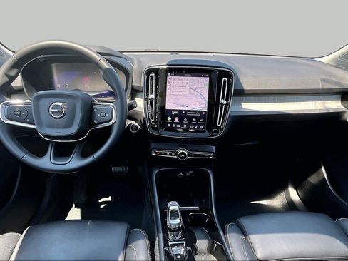 Used 2024 Volvo XC40 B5 Plus AWD/4WD image 15