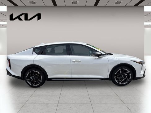 New 2025 Kia K4 GT-Line image 2
