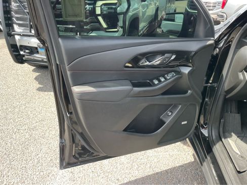 Used 2023 Chevrolet Traverse RS FWD image 10