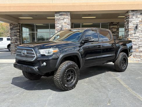 Used 2017 Toyota Tacoma TRD Off-Road w/ Tow Package image 1