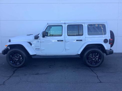Used 2022 Jeep Wrangler Unlimited Sahara AWD/4WD image 2
