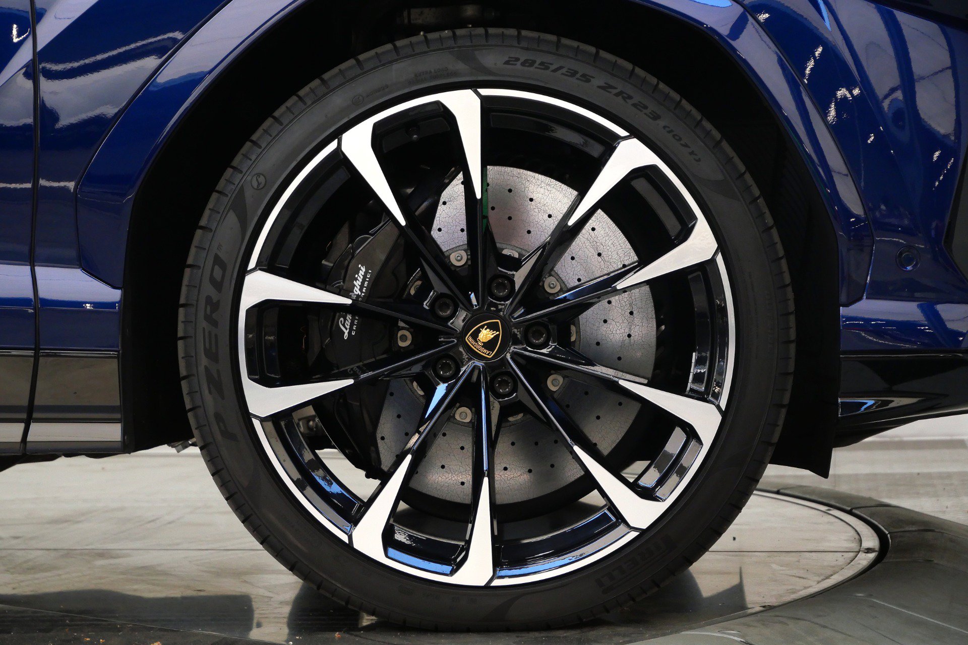 Used 2022 Lamborghini Urus AWD/4WD image 45