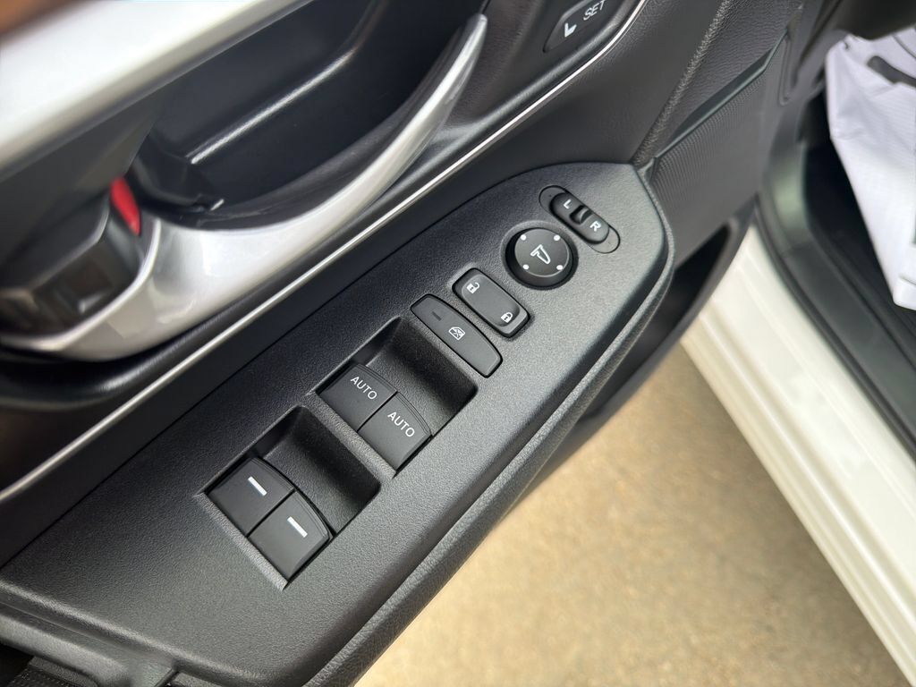 Used 2021 Honda CR-V EX-L image 11
