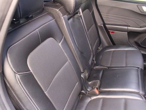 Used 2022 Ford Escape SEL w/ Technology Package image 9