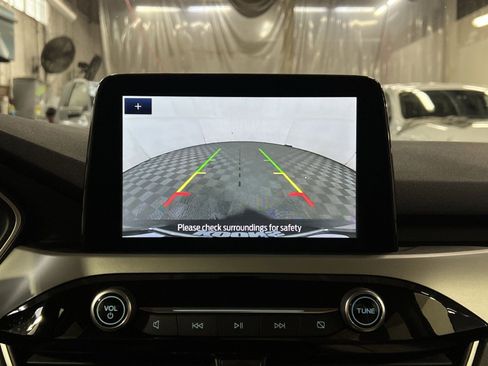 Used 2020 Ford Escape SE image 19