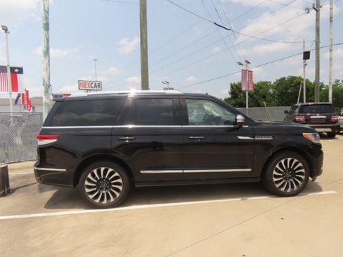 Used 2022 Lincoln Navigator Black Label AWD/4WD image 8