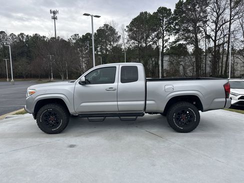 Used 2019 Toyota Tacoma SR image 7