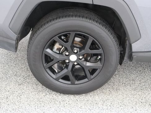 Used 2024 Toyota RAV4 LE FWD image 6