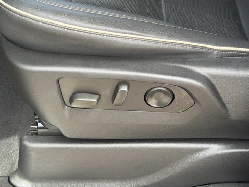 Used 2023 Chevrolet Suburban Premier image 21