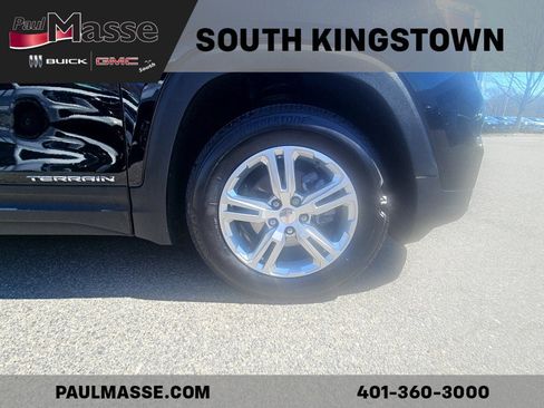 Used 2024 GMC Terrain SLE w/ Driver Convenience Package image 11