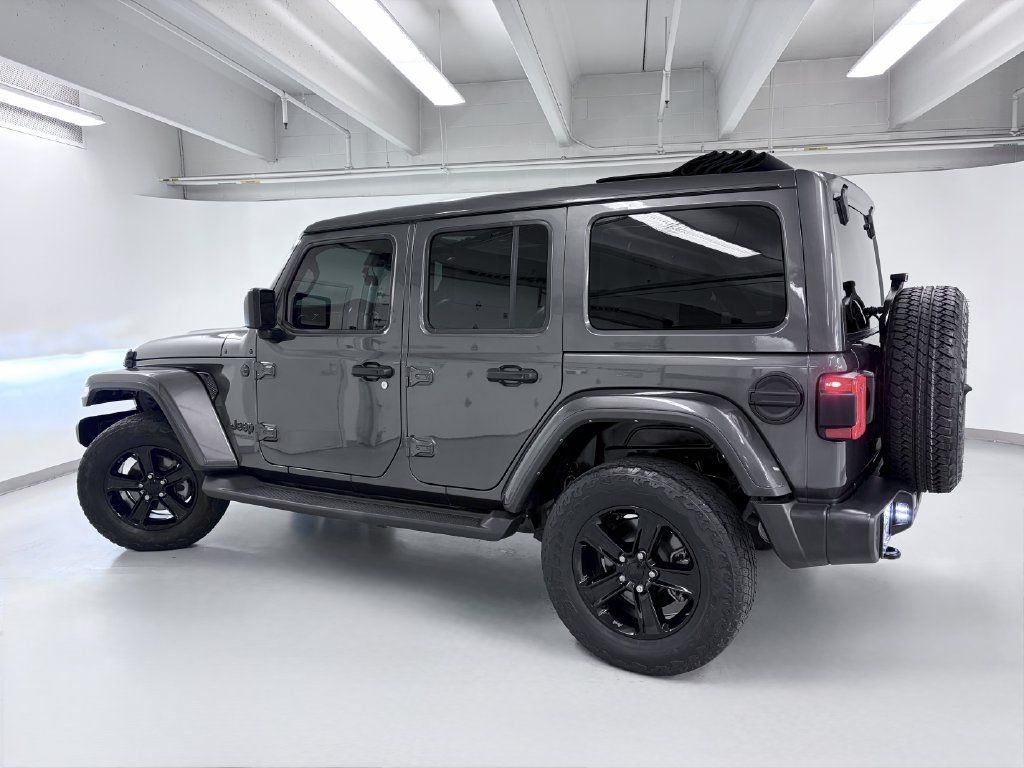 Used 2022 Jeep Wrangler Unlimited Sahara AWD/4WD image 7