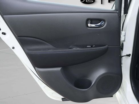 Used 2018 Nissan Leaf SV image 25