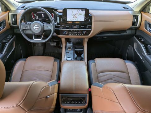 Used 2023 Nissan Pathfinder Platinum w/ Cargo Package image 18