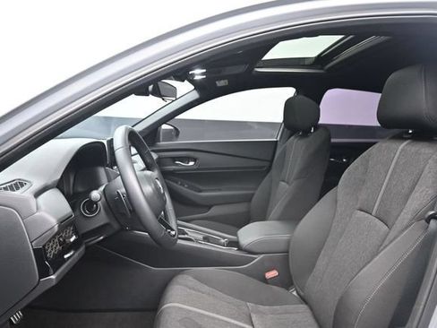 Used 2025 Honda Accord Sport image 15
