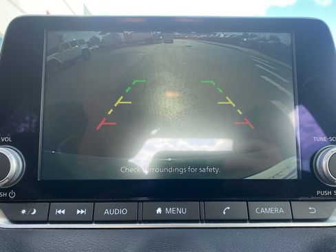 Used 2025 Nissan Sentra SV FWD image 22