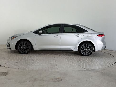 Used 2026 Toyota Corolla SE FWD image 2