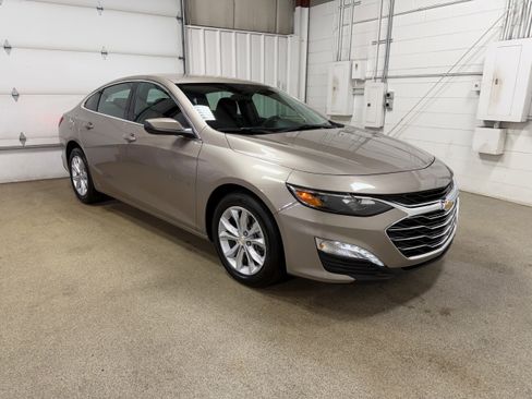 Used 2025 Chevrolet Malibu LT FWD image 4