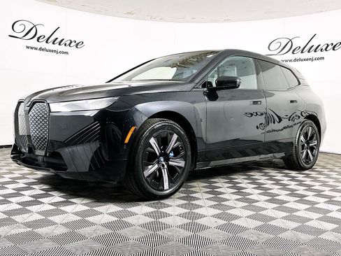 Used 2024 BMW iX xDrive50 w/ Premium Package AWD/4WD image 3