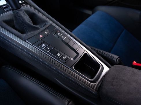 Certified 2025 Porsche 718 Cayman GT4 RS RWD image 18