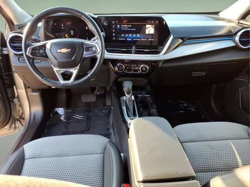 Used 2024 Chevrolet Trax LT w/ Driver Confidence Package FWD image 12