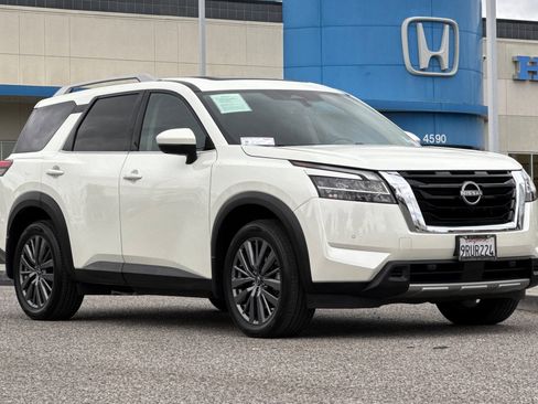 Used 2024 Nissan Pathfinder SL w/ SL Premium Package image 7