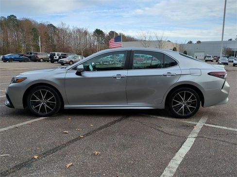 Used 2023 Toyota Camry SE image 7