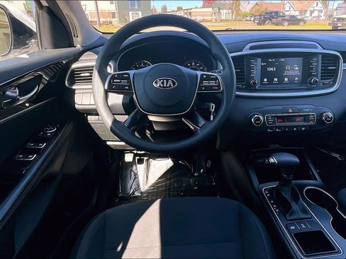 Used 2019 Kia Sorento LX image 7