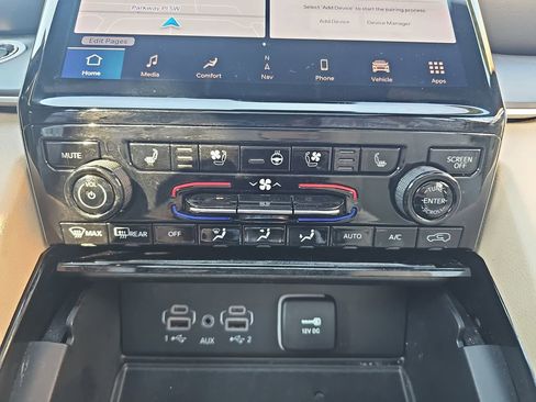 Used 2023 Jeep Grand Cherokee L Limited w/ Luxury Tech Group II image 22