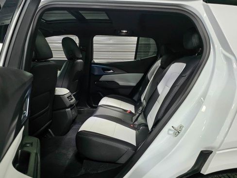 Used 2025 Chevrolet Equinox EV LT image 16