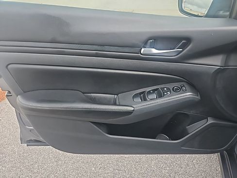 Used 2024 Nissan Altima 2.5 SV image 14