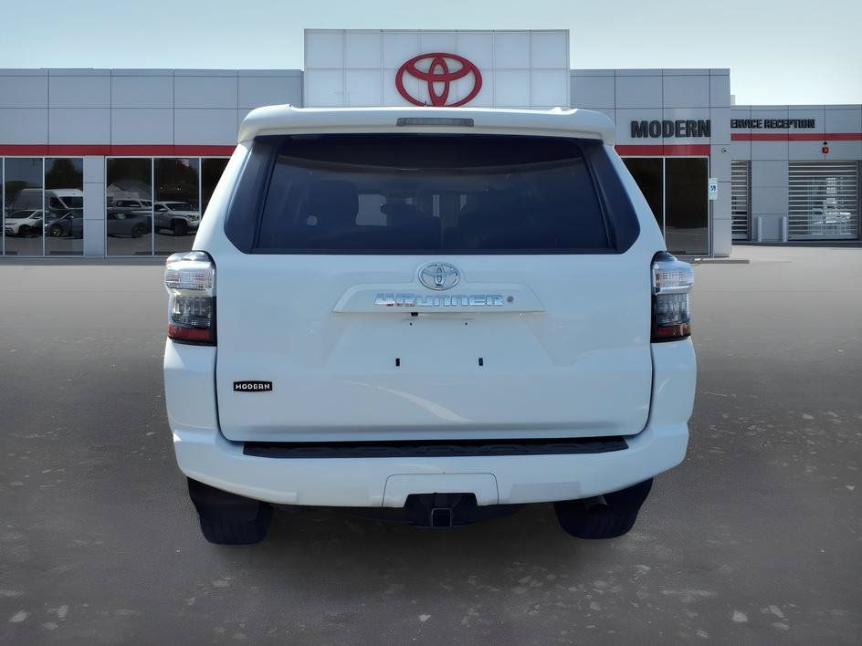 Used 2016 Toyota 4Runner SR5 AWD/4WD image 4