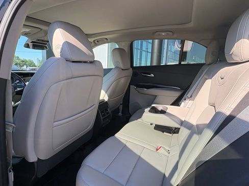 Used 2023 Cadillac XT4 Luxury w/ Cold Weather Package AWD/4WD image 10