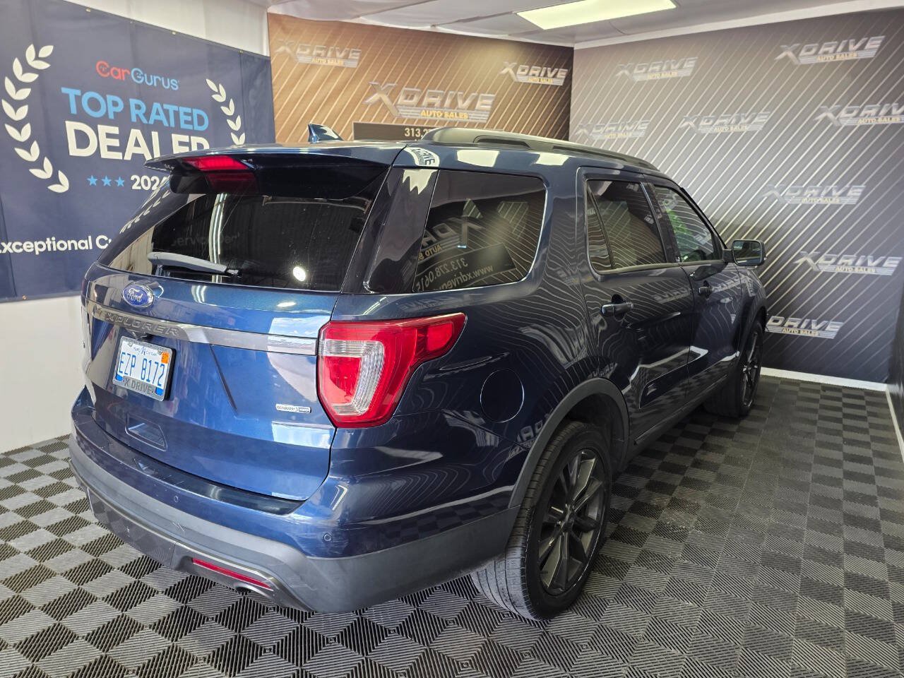 Used 2017 Ford Explorer XLT w/ Equipment Group 202A AWD/4WD image 15