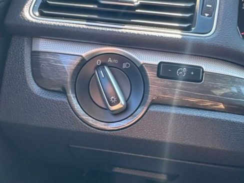 Used 2017 Volkswagen Passat 1.8T SE FWD image 29