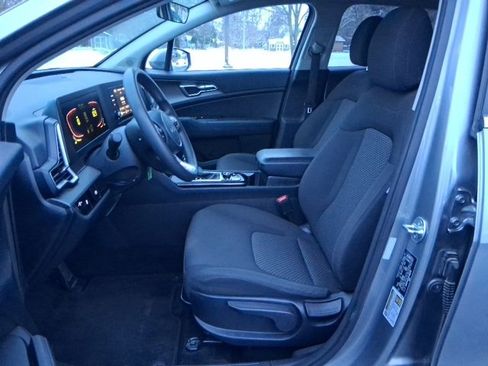 Used 2024 Kia Sportage LX image 10