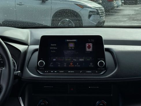 Used 2025 Nissan Rogue SV FWD image 19
