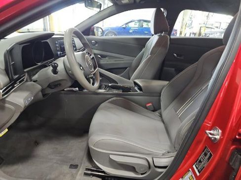 Used 2023 Hyundai Elantra SEL w/ Preferred Accessory Package FWD image 5