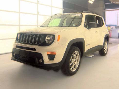 Used 2022 Jeep Renegade Latitude w/ Convenience Group AWD/4WD image 1
