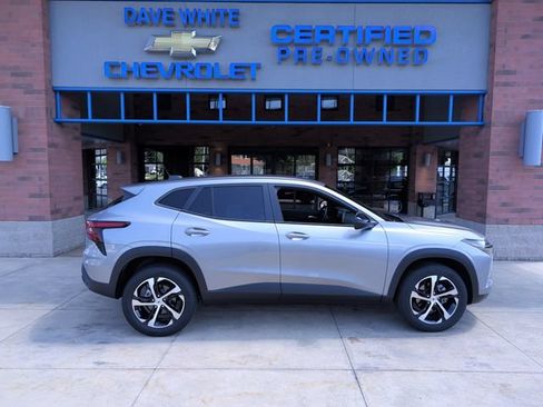 Used 2024 Chevrolet Trax RS FWD image 9