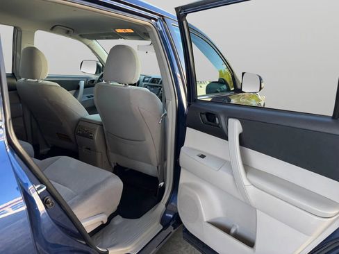 Used 2013 Toyota Highlander 4WD w/ Cold Weather Pkg image 17