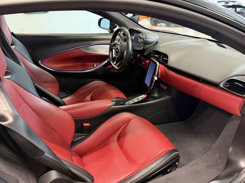 Used 2023 McLaren Artura RWD image 17