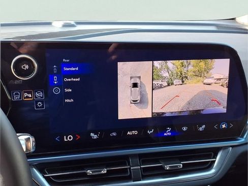 Certified 2024 Chevrolet Equinox EV LT FWD image 9