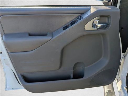 Used 2018 Nissan Frontier SL AWD/4WD image 10